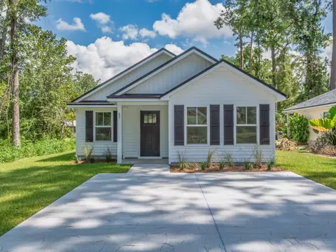 2 Franklin Dr, Crawfordville, FL 32327
