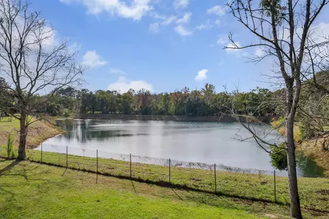 1327 Airport Dr #E15, Tallahassee, FL 32304