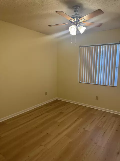 Bedroom - 481 Emerald Dr, Ocala, FL 34472 photo 2 of 3