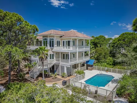 1604 Hawthorne Ln, Saint George Island, FL 32328
