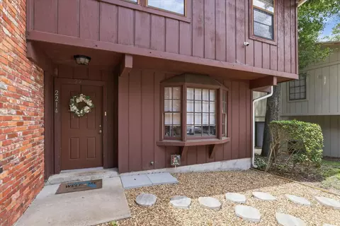 2214 Timberwood Cir, Tallahassee, FL 32304