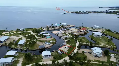 141 Kingfisher Rd, Keaton Beach, FL 32348