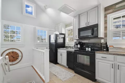 Kitchen - 246 NE Maggie Cir, Steinhatchee, FL 32359 photo 2 of 3