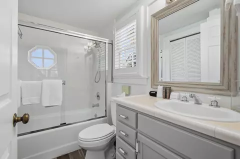Bath - 246 NE Maggie Cir, Steinhatchee, FL 32359 photo 1 of 2