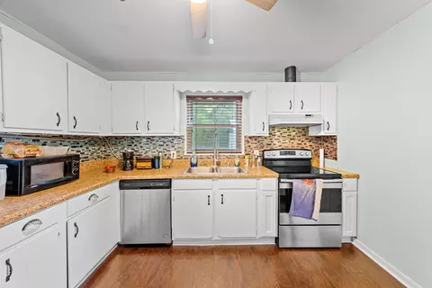 Kitchen - 616 W Wilcox St, Perry, FL 32347 photo 2 of 2