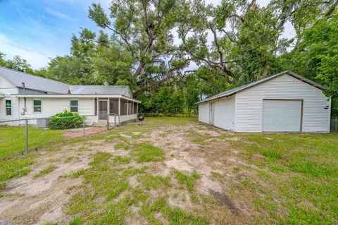 Exterior - 616 W Wilcox St, Perry, FL 32347 photo 7 of 9