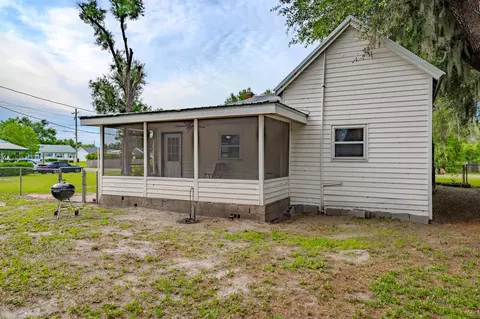 Exterior - 616 W Wilcox St, Perry, FL 32347 photo 4 of 9