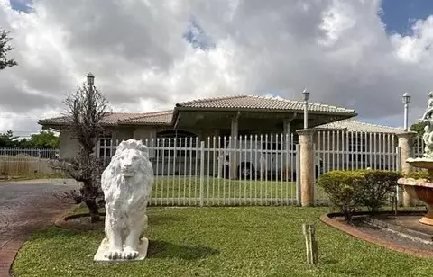 2940 NW 214th St, Miami Gardens, FL 33056