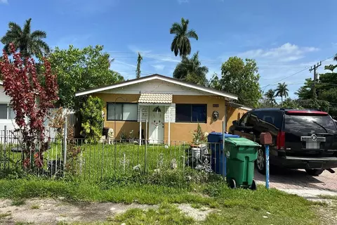 1441 NE 117th St, Miami, FL 33161