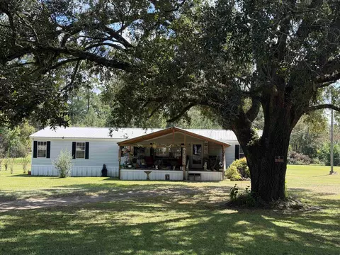 1979 Hunter Dr, Sneads, FL 32460