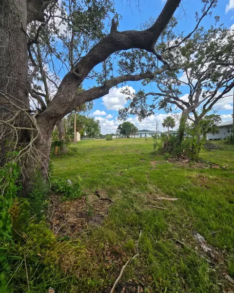 1111 NE Centra Ave, Steinhatchee, FL 32359
