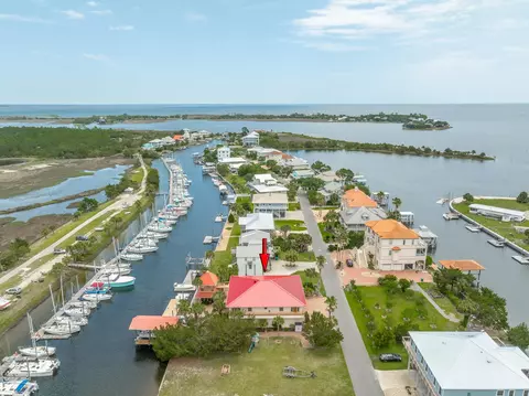 92 Royster Dr, Crawfordville, FL 32327