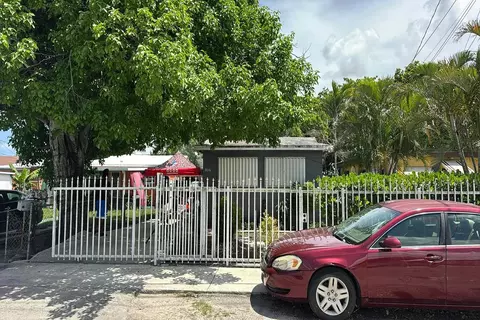 2016 NW 71st St, Miami, FL 33147
