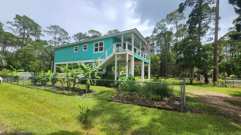 27 Chickasaw St, Panacea, FL 32346