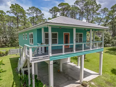 27 Chickasaw St, Panacea, FL 32346
