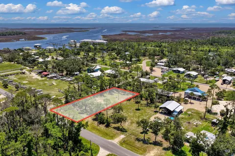303 NW Second St, Steinhatchee, FL 32359
