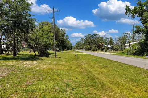 303 NW Second St, Steinhatchee, FL 32359 photo 5