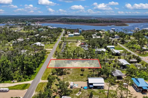 303 NW Second St, Steinhatchee, FL 32359 photo 2