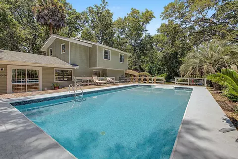 89 Henry Dr, Crawfordville, FL 32327