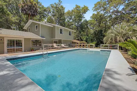 89 Henry Dr, Crawfordville, FL 32327