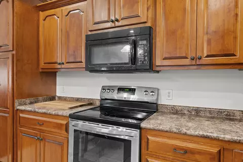 Kitchen - 9072 S County Road 53, Madison, FL 32340 photo 5 of 6