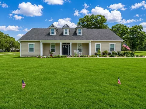 74 Country Club Dr, Crawfordville, FL 32327