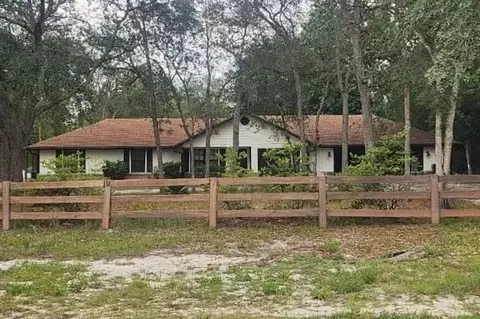 64 N Dolphin Ave, Middleburg, FL 32068