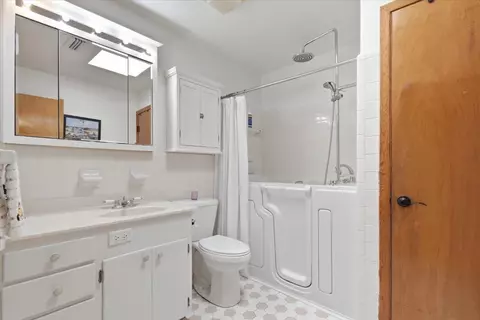 Bath - 3475 Cash Rd, Perry, FL 32348 photo 2 of 3