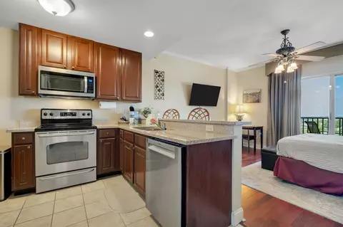 215 W College Ave #604, Tallahassee, FL 32301