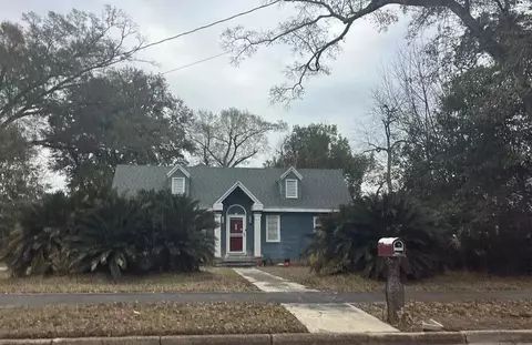 2942 Daniels St, Marianna, FL 32446