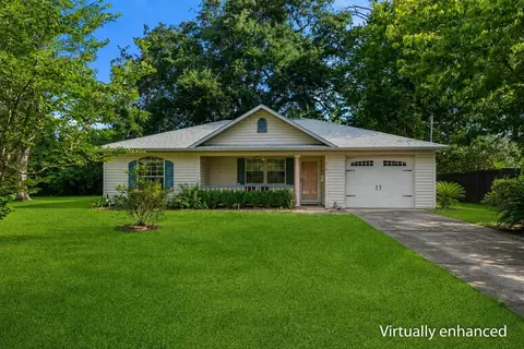 910 Myrtle Ave, Quincy, FL 32351