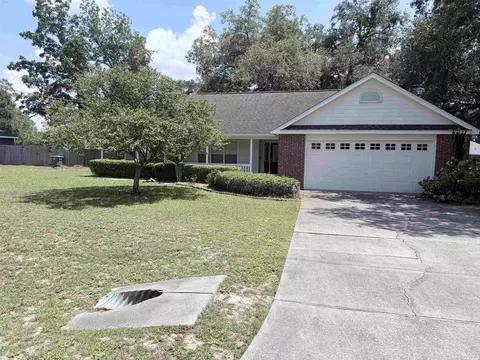 27 Bridle Gate Ct, Crawfordville, FL 32327