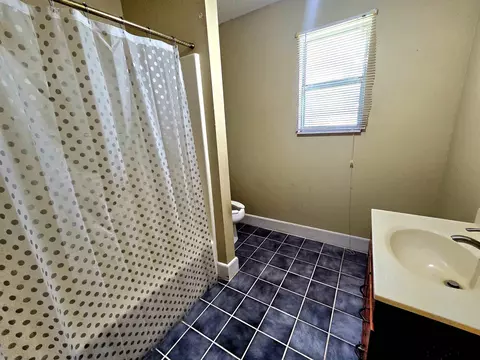 Bath - 200 Elm St, Perry, FL 32347 photo 1 of 6