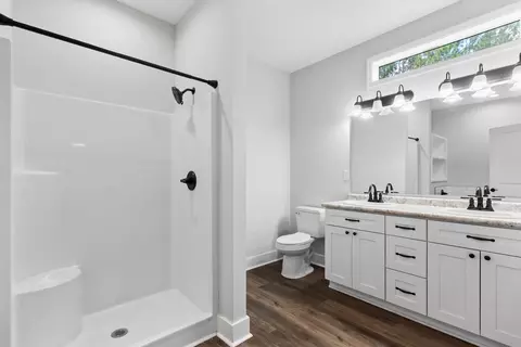 Bath - 211 Franklin St, Carrabelle, FL 32322 photo 1 of 6