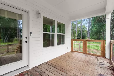 Exterior - 211 Franklin St, Carrabelle, FL 32322 photo 5 of 7