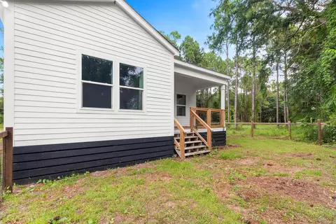 Exterior - 211 Franklin St, Carrabelle, FL 32322 photo 4 of 7