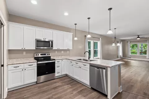 Kitchen - 211 Franklin St, Carrabelle, FL 32322 photo 3 of 4