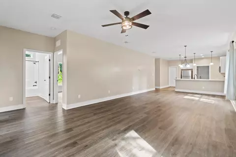 Living - 211 Franklin St, Carrabelle, FL 32322 photo 1 of 4