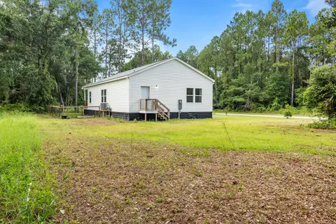 Exterior - 211 Franklin St, Carrabelle, FL 32322 photo 7 of 7