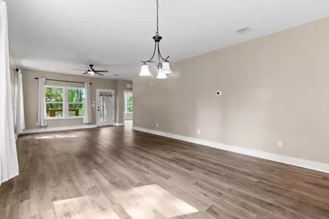 Living - 211 Franklin St, Carrabelle, FL 32322 photo 4 of 4