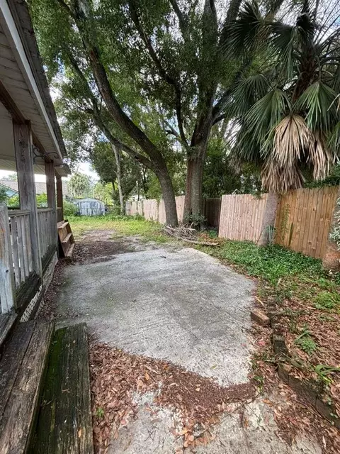 Exterior - 804 N Calhoun St, Perry, FL 32347 photo 2 of 5