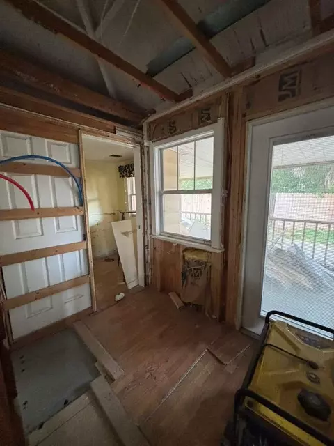 Entry Way - 804 N Calhoun St, Perry, FL 32347 photo 2 of 2