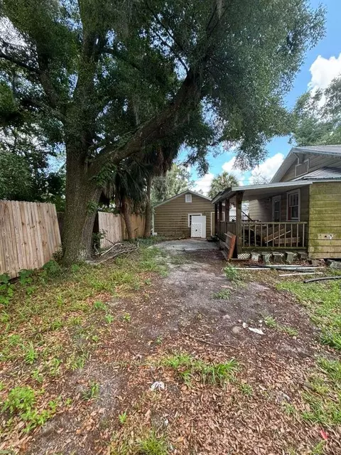 Exterior - 804 N Calhoun St, Perry, FL 32347 photo 4 of 5