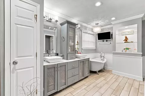 Bath - 496 Rustling Pines Blvd, Midway, FL 32343 photo 1 of 6