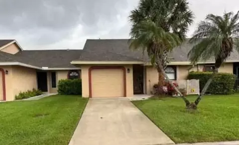 9735 NW 76th St, Tamarac, FL 33321