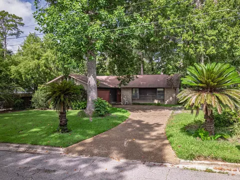 724 Red Fern Rd, Tallahassee, FL 32308