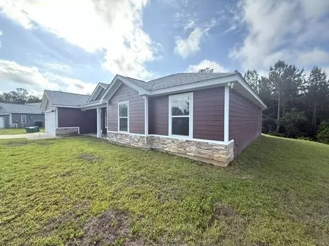 Exterior - 407 Mae Cato Dr, Midway, FL 32343 photo 3 of 4