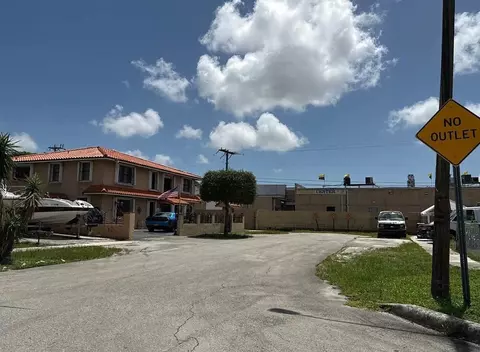 660 E 10th Pl, Hialeah, FL 33010 photo 5