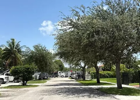 660 E 10th Pl, Hialeah, FL 33010 photo 4