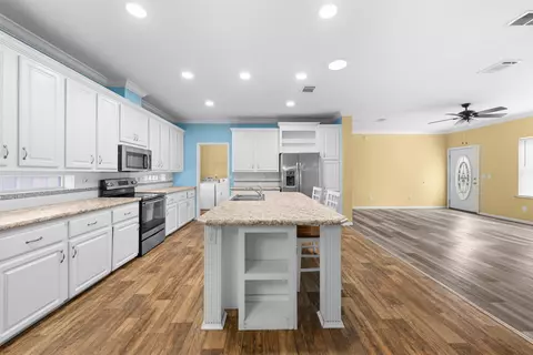 Kitchen - 21028 Beach Rd, Perry, FL 32348 photo 2 of 4